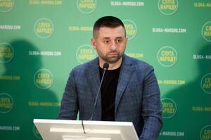 Арахамия ожидает, что законопроекты об олигархах и СБУ вынесут в сессионный зал через две недели