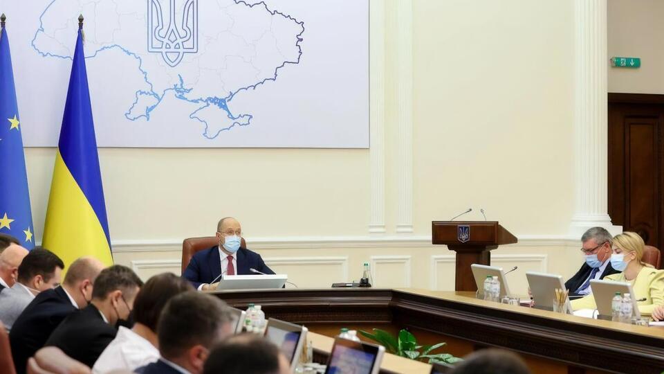 Правительство должно подать проект госбюджета до 15 сентября