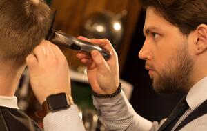 Самые модные мужские стрижки нужно выбирать по форме лица