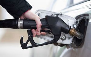 Украинские автомобилисты лишены возможности защититься от топливного фальсификата, заявляют в общественной организации