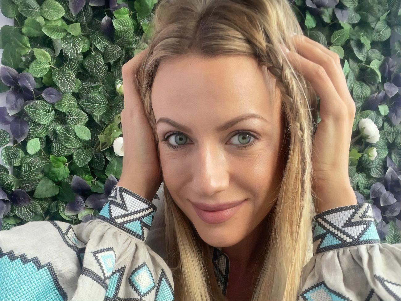 "Теперь точно знаю, что я "эмейзинг". Никитюк показала, как выглядит утром – после сна и вечером – перед съемками