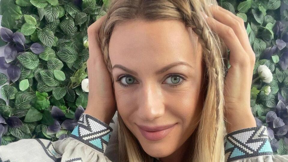 "Теперь точно знаю, что я "эмейзинг". Никитюк показала, как выглядит утром – после сна и вечером – перед съемками
