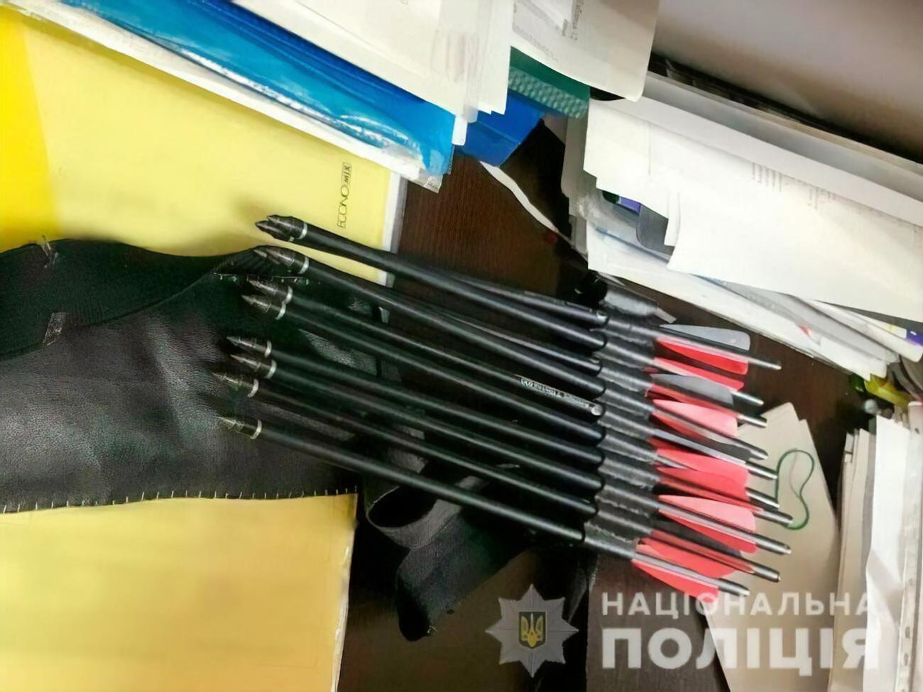 19-летняя жительница Полтавы выпустила две стрелы по учителям