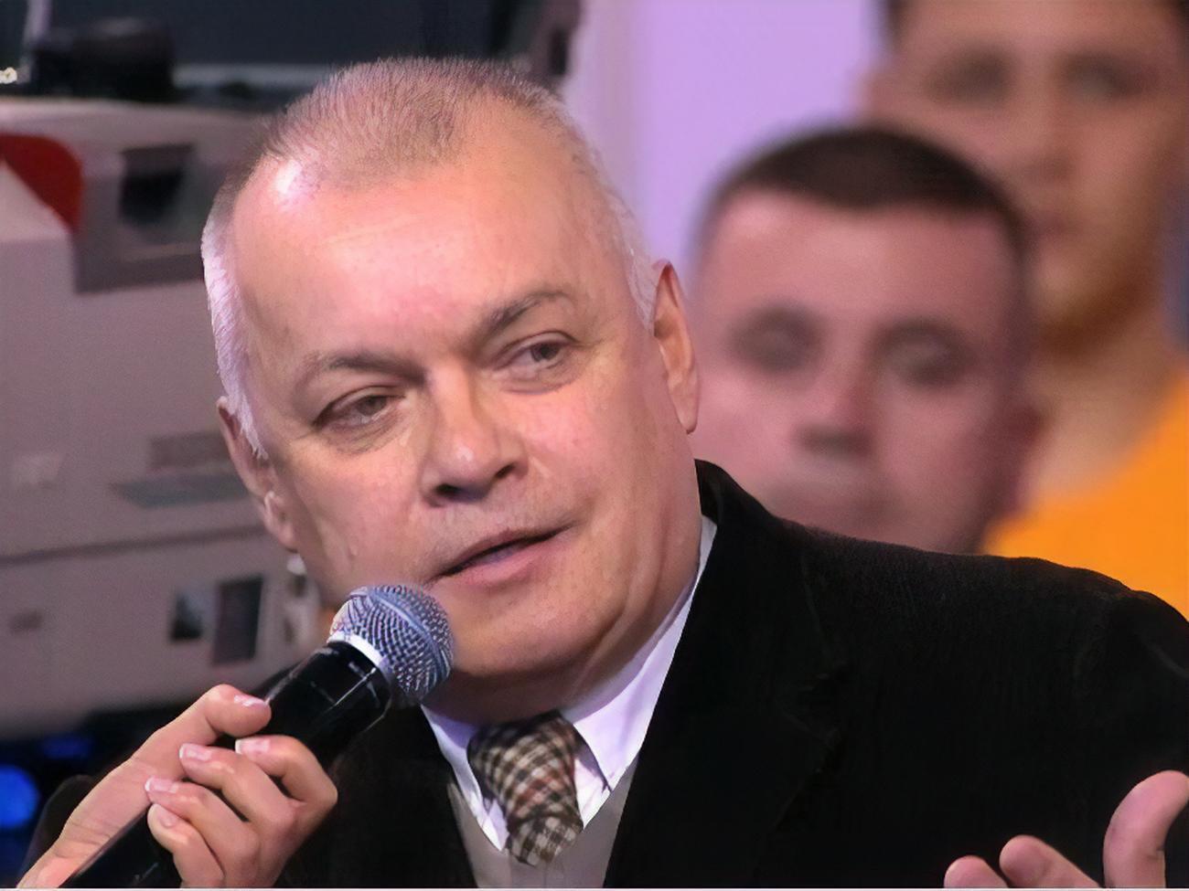 По информации СМИ, у Киселева поражены легкие. Сам он говорит, что "прогноз оптимистичный"