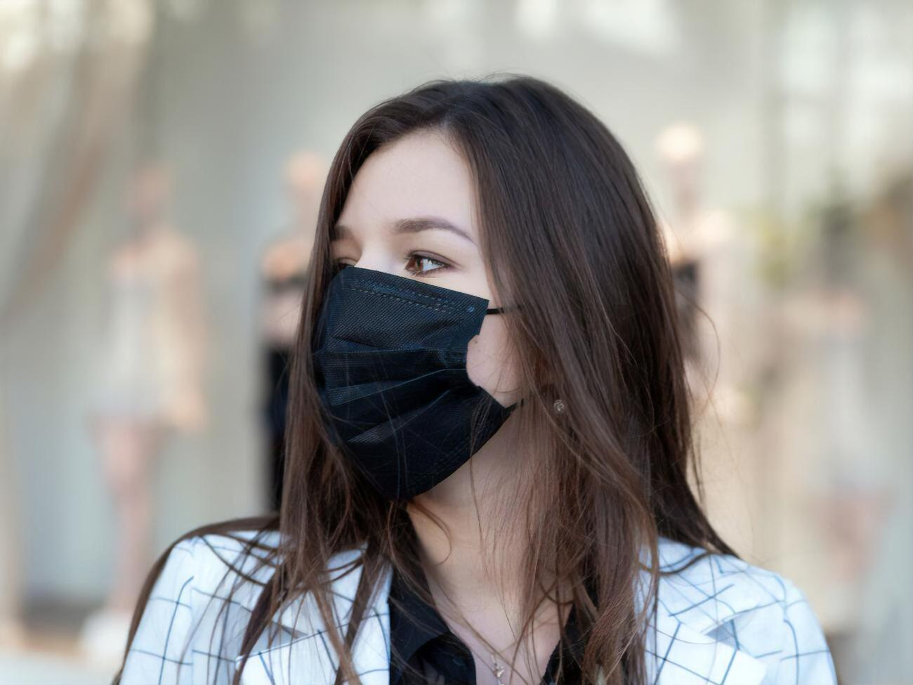 С начала эпидемии в Украине подтвердили 2,3 млн случаев COVID-19