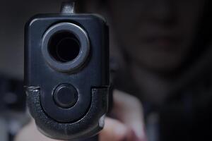 Стріляли біля супермаркету на Тверській вулиці