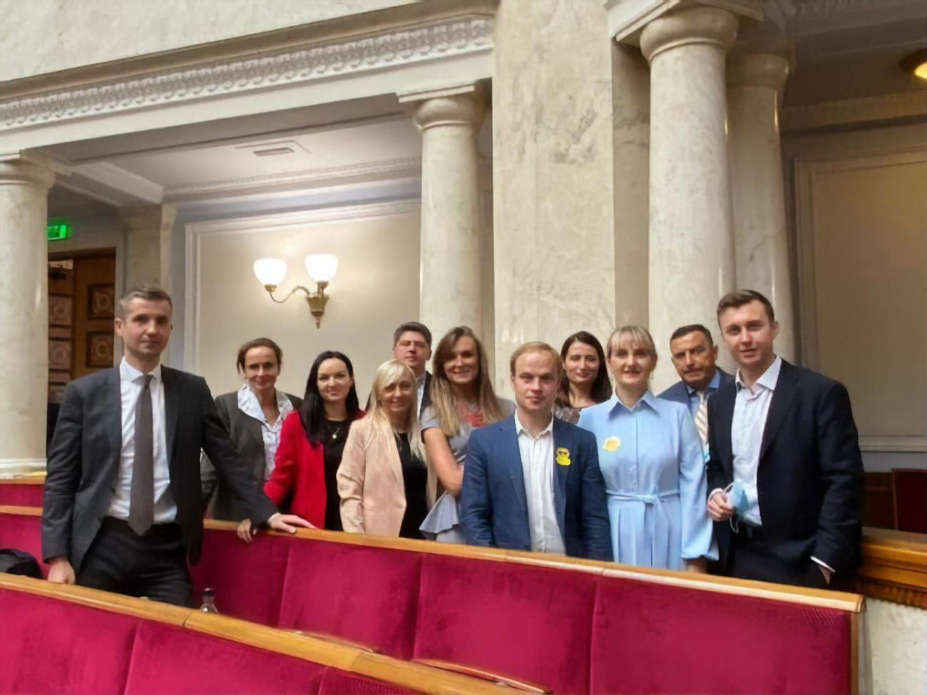 В объединение вошли 11 нардепов из 20 членов фракции "Голос"