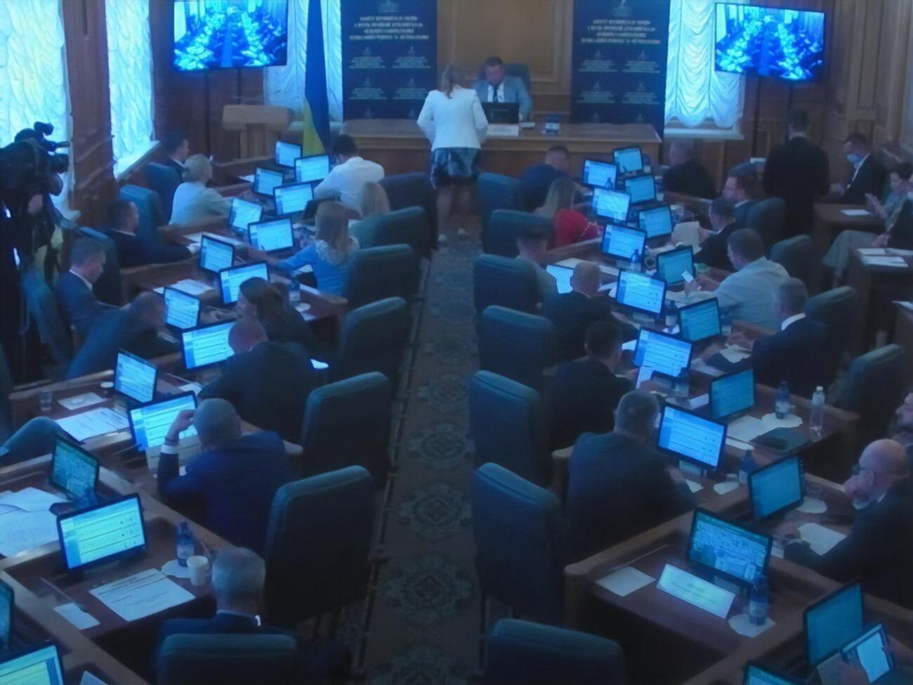 За решение о пересмотре законопроекта о столице проголосовало 20 из 27 членов профильного комитета Рады