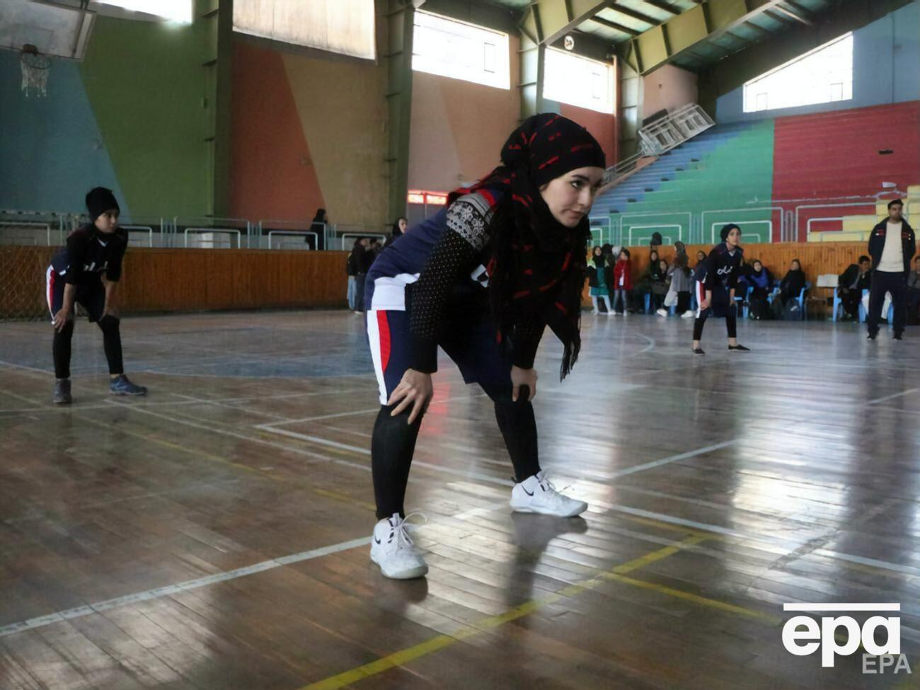 Таліби проти того, щоб афганські жінки показували обличчя