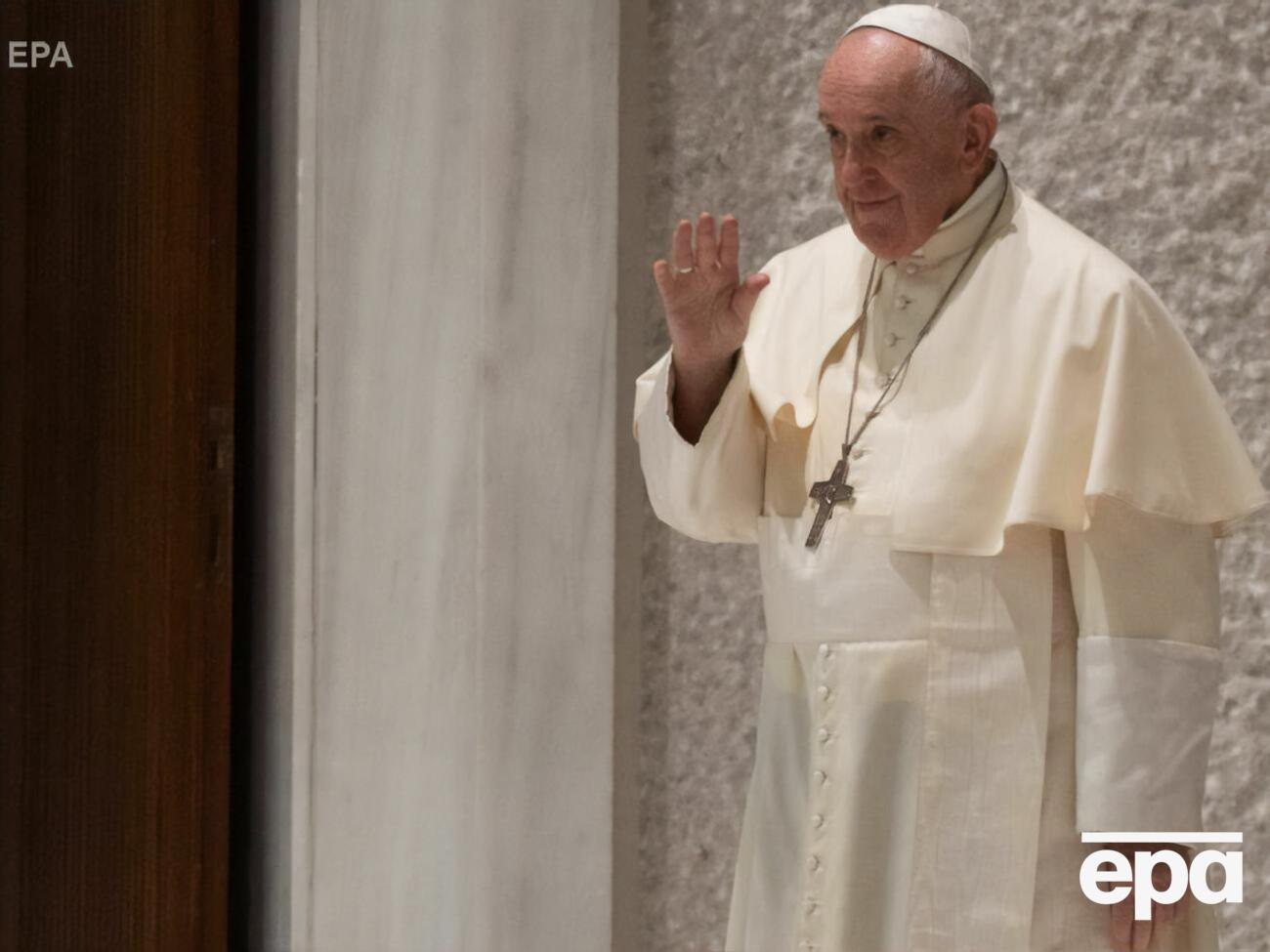 Папа решил поддержать заключенных в жаркие дни с помощью мороженого