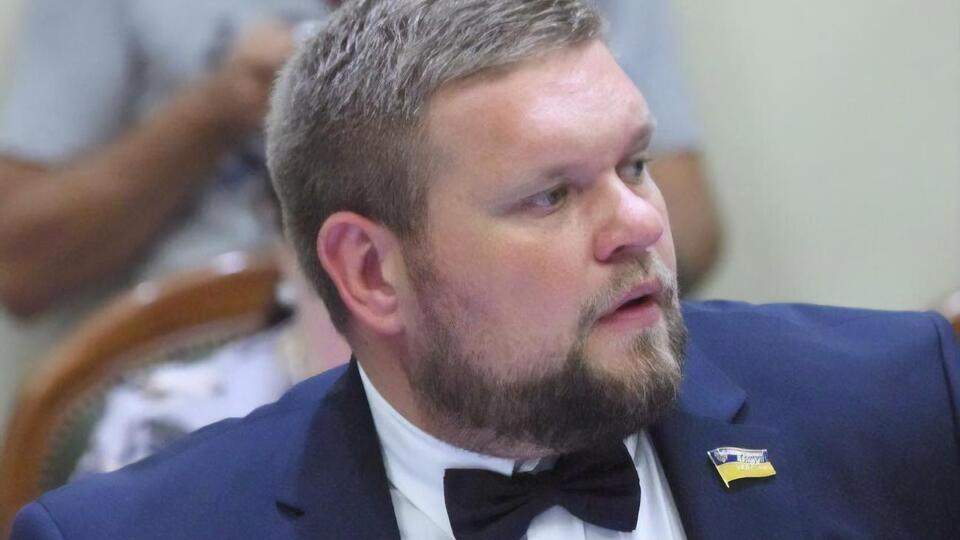 За словами Клочка, через його політичну діяльність батьки "отримали хвилю негативу і безпідставних звинувачень на свою адресу"