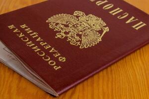 Російські паспорти на окупованих територіях Донецької та Луганської областей отримало майже 600 тис. осіб
