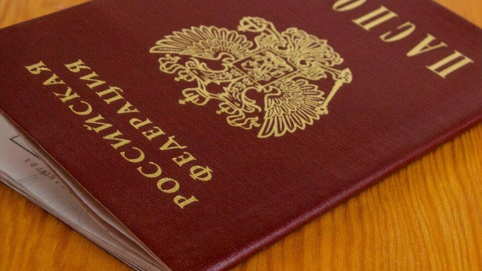 Российские паспорта на оккупированных территориях Донецкой и Луганской областей получили почти 600 тыс. человек
