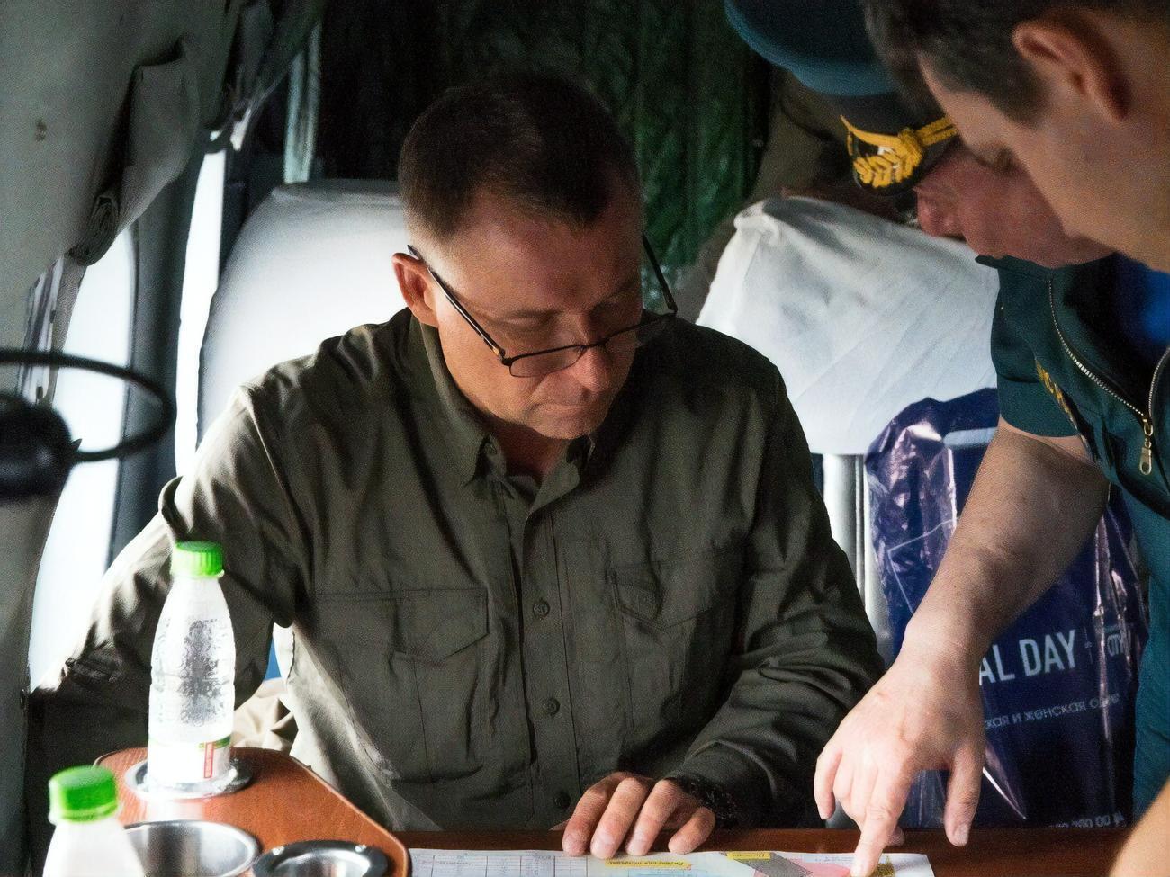 ЗМІ пишуть, що Зінічев загинув під час туристичної поїздки. Сьогодні Путін надав йому звання Героя Росії