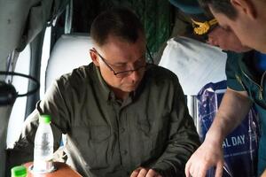 ЗМІ пишуть, що Зінічев загинув під час туристичної поїздки. Сьогодні Путін надав йому звання Героя Росії