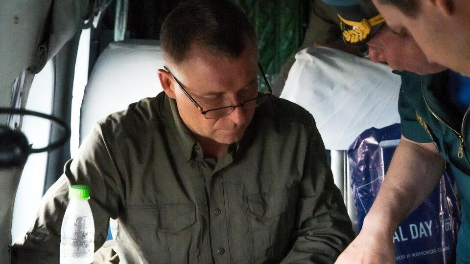 ЗМІ пишуть, що Зінічев загинув під час туристичної поїздки. Сьогодні Путін надав йому звання Героя Росії