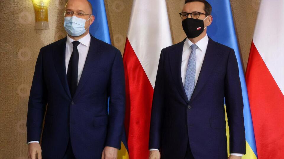 Шмыгаль (слева) встретился с Моравецким (справа) в рамках официального визита в Польшу