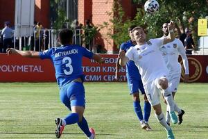 Валиуллин (на фото в белой форме под №17) забивал украинцам