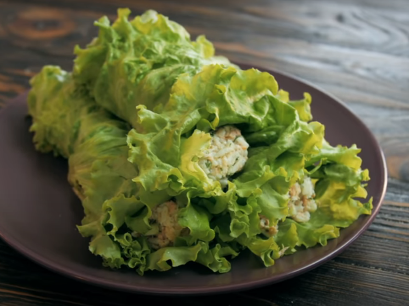 Домашняя шаурма с тунцом и листьями салата &ndash; легкое, питательное и полезное блюдо