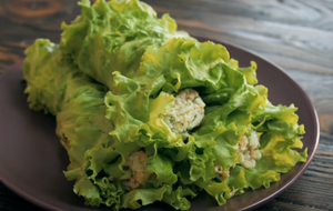 Домашня шаурма з тунцем і листям салату – легка, поживна і корисна страва