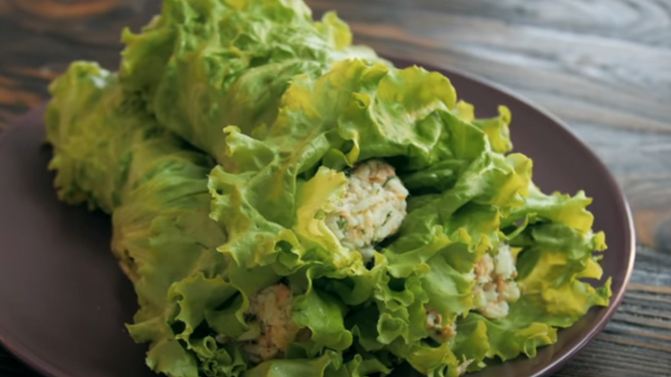 Домашняя шаурма с тунцом и листьями салата – легкое, питательное и полезное блюдо