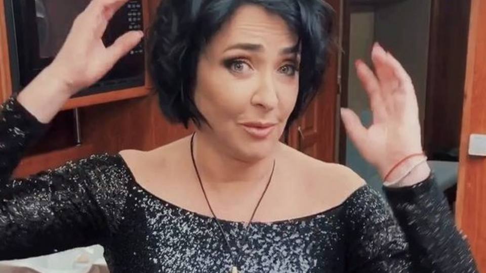 Лолита Милявская – категорический противник диет и занятий спортом, говорит, что это не для нее