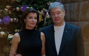 "Прямий" и "5 канал" транслируют поздравление Порошенко в новогоднюю ночь вместо обращения Зеленского третий год подряд