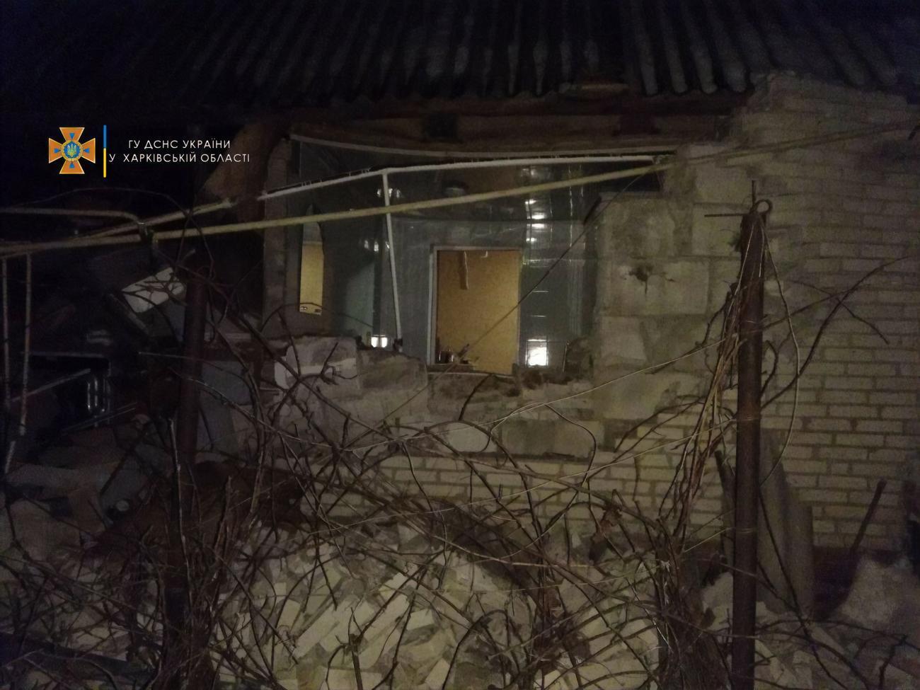 Часть дома разрушена в результате взрыва