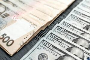 Гривна падает к доллару