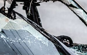 Для разблокирования пострадавших из поврежденных
автомобилей были привлечены девять спасателей