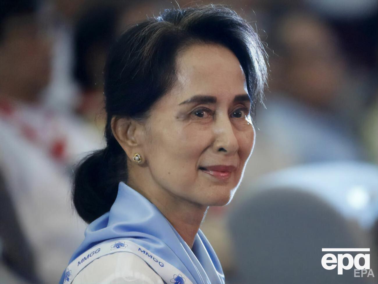 Сумарно за всіма обвинуваченнями Аун Сан Су Чжі загрожує понад 100 років ув'язнення