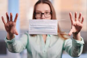 В Минздраве подчеркнули, что использовать необходимо защитные медицинские маски или респираторы