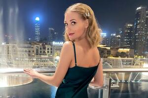 Христина Асмус показала своє нове фото з широко розведеними ногами