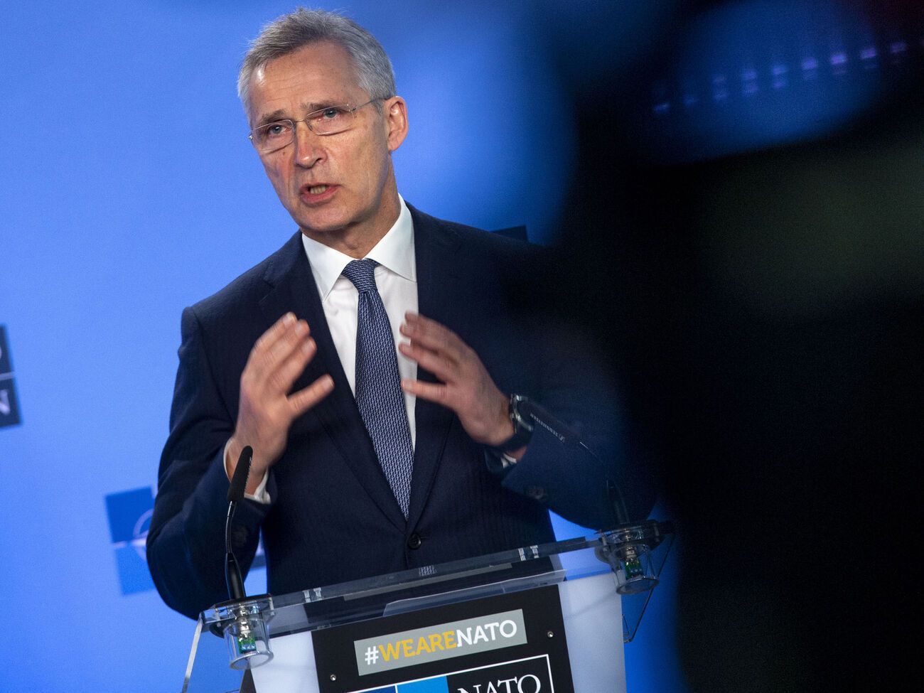 Украина и 30 союзников по НАТО должны решить, когда Украина будет готова к членству в Альянсе, отметил Столтенберг