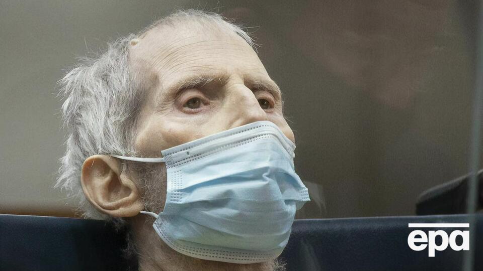 Під час суду Дерст нерухомо сидів в інвалідному візку