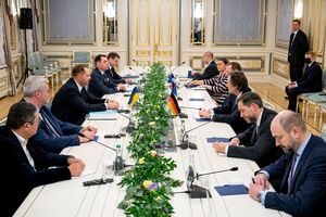 Переговори відбуваються в Україні