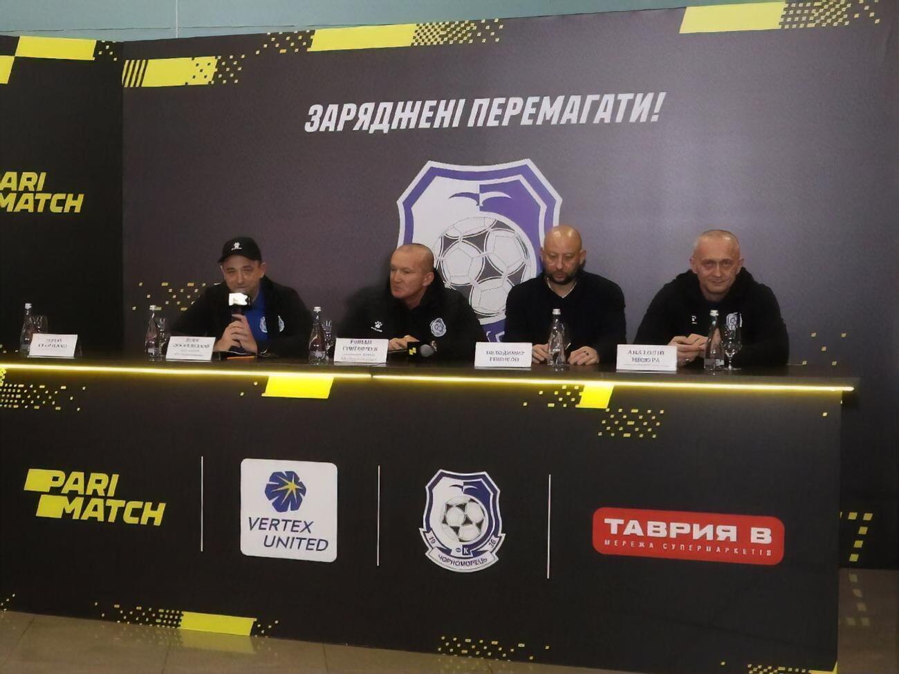 У кадровій стратегії на найближчі роки зосередяться на гравцях своєї футбольної академії, розповів Григорчук (другий ліворуч)