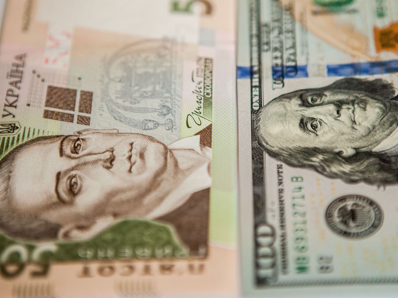 Курс гривны к доллару&nbsp;остался на уровне 27,5&nbsp;грн/$