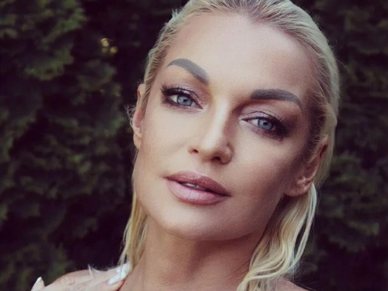 Волочкова позировала для фото, а ее сняли на видео