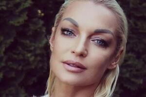 Волочкова позувала для фото, а її зняли на відео