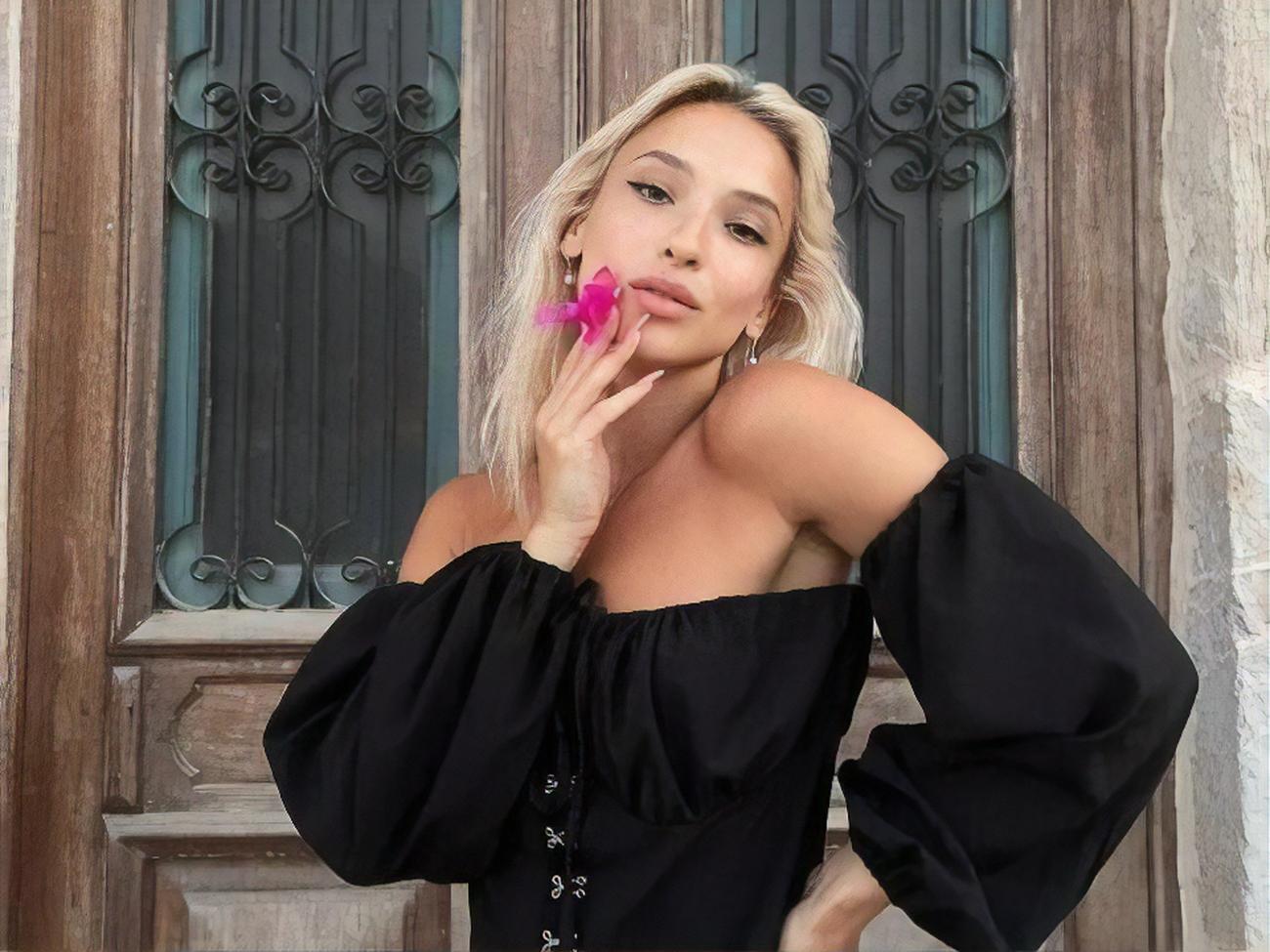 Русина отпраздновала 26-летие на Мальдивах