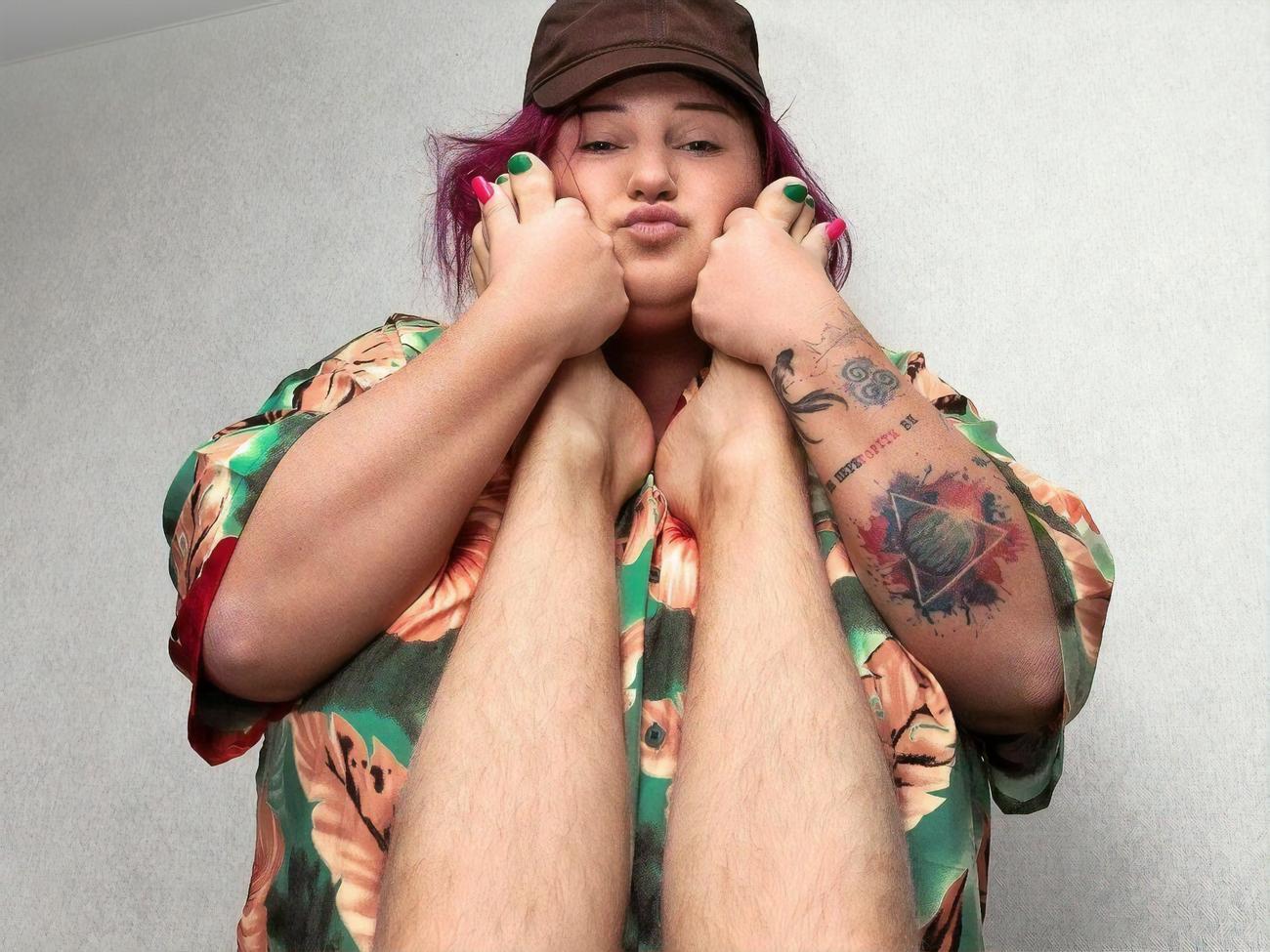 alyona alyona деякий час приховувала обличчя репера Yoxden