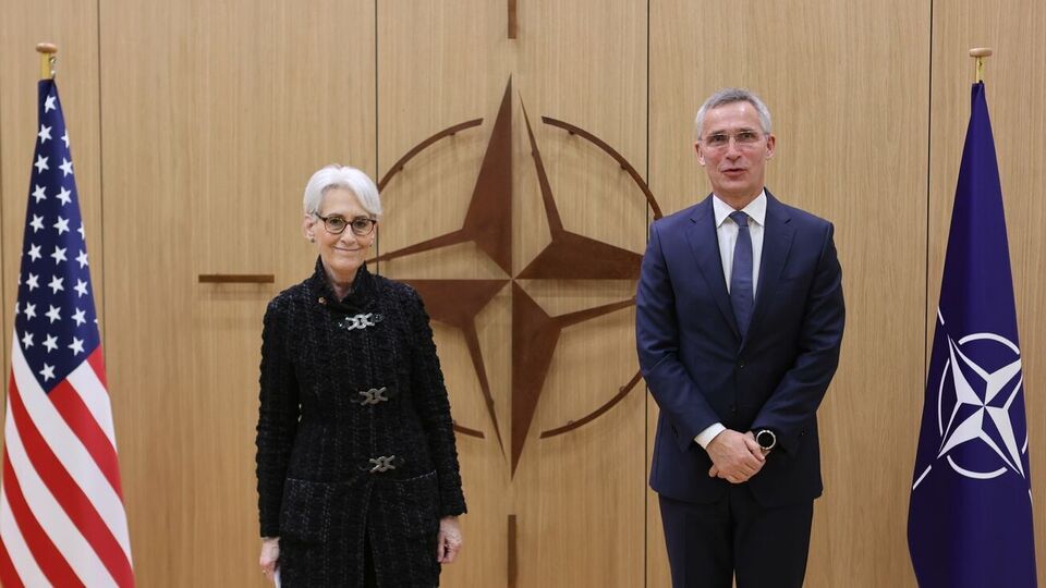 Шерман і Столтенберг підтвердили єдиний підхід НАТО до Росії, який "балансує між стримуванням та діалогом"