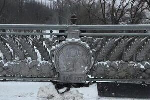 В "Киевавтодоре" говорят, что это еще не финальный вариант замены советских звезд