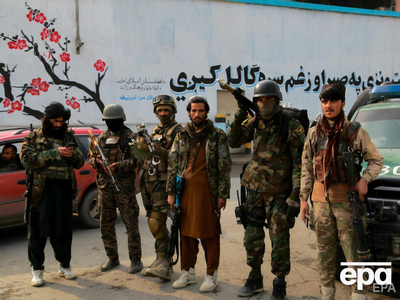 После вывода из Афганистана американских войск власть в стране захватило движение "Талибан"