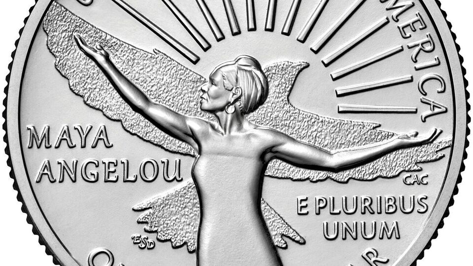 На реверсе 25-центовой монеты изображена Энджелоу с поднятыми руками