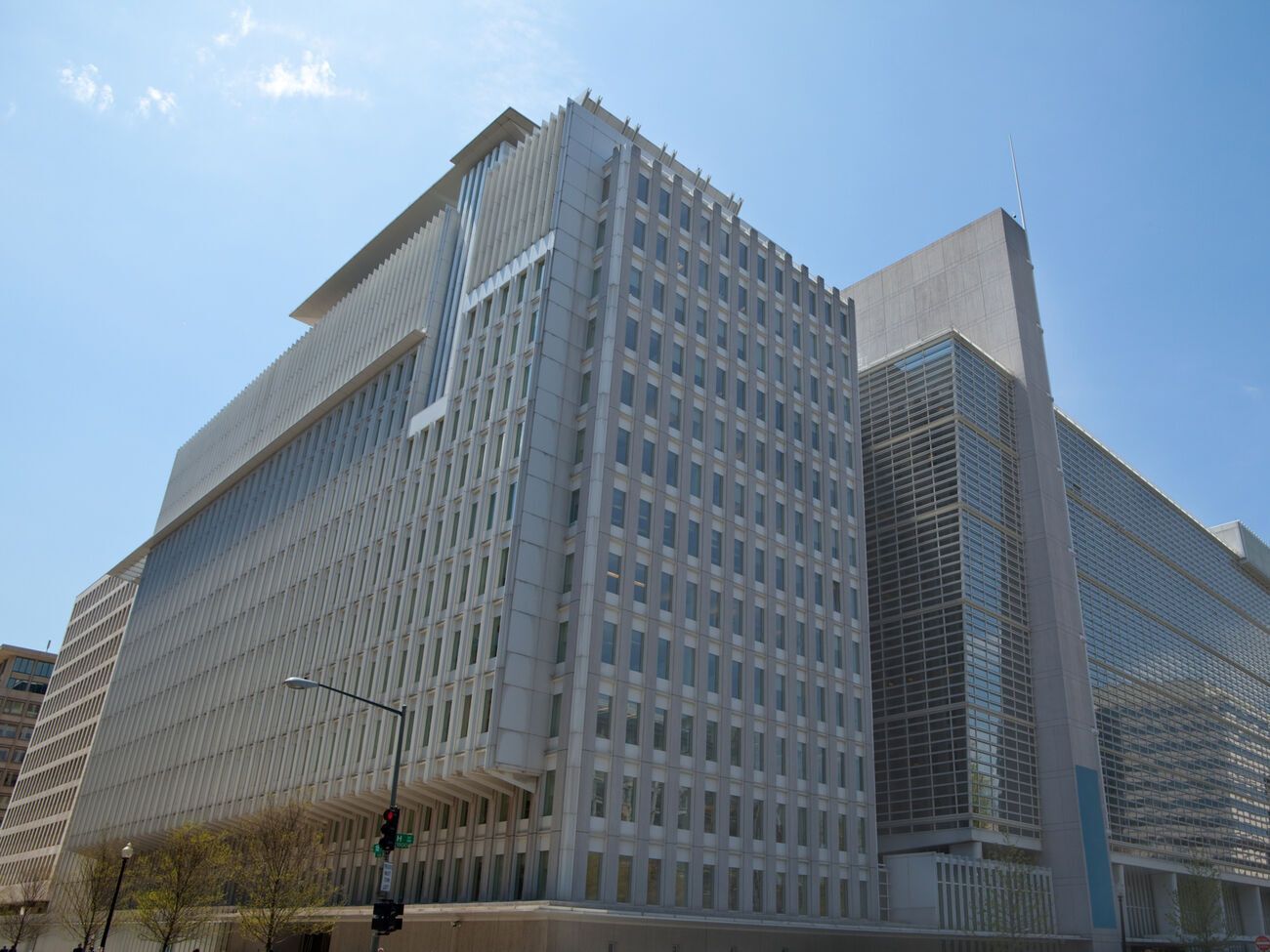 Согласно новому прогнозу Всемирного банка, глобальный рост экономики заметно замедлится