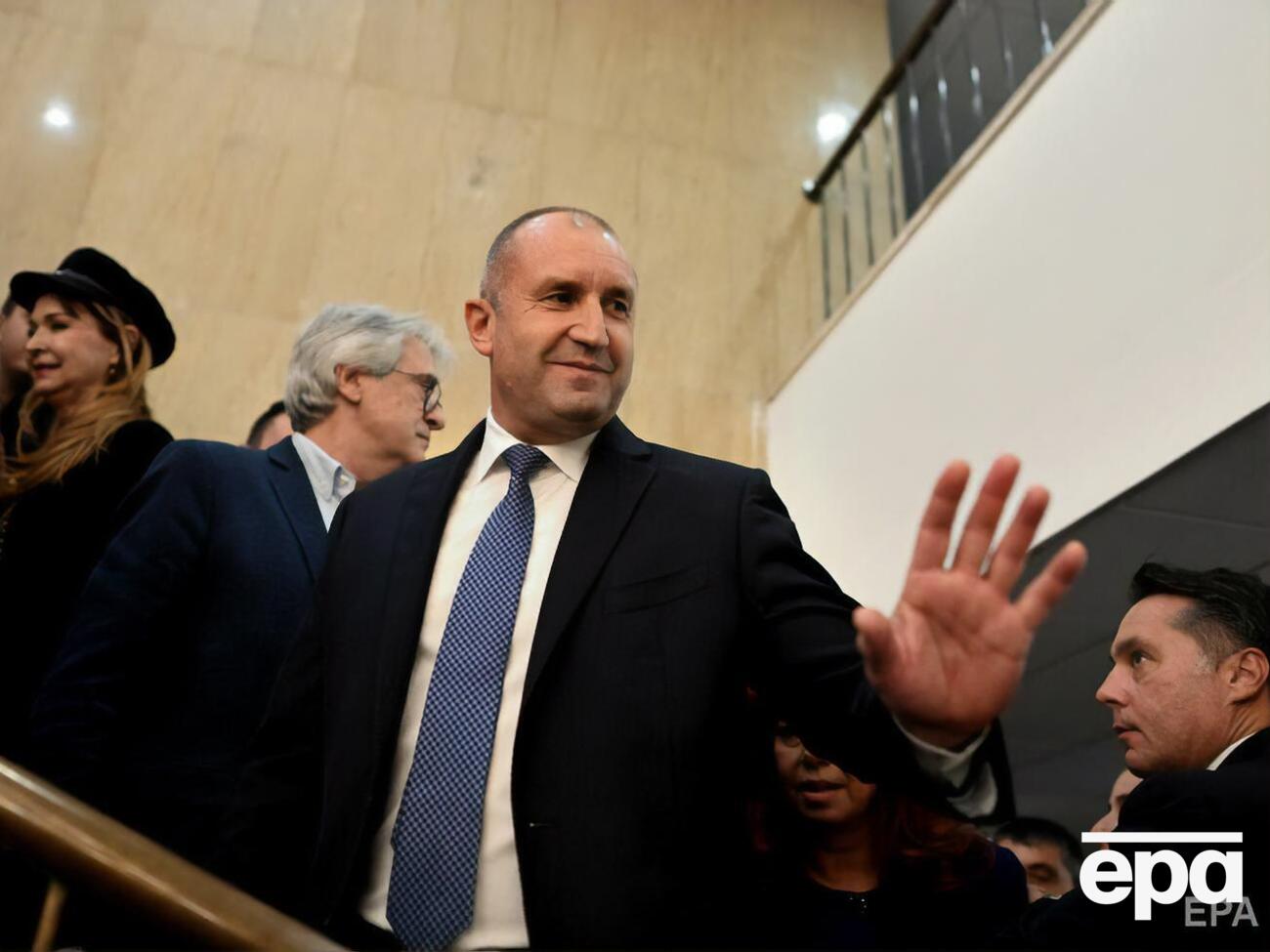 Радев (у центрі) та Петков узяли участь у шестигодинному засіданні Ради нацбезпеки Болгарії