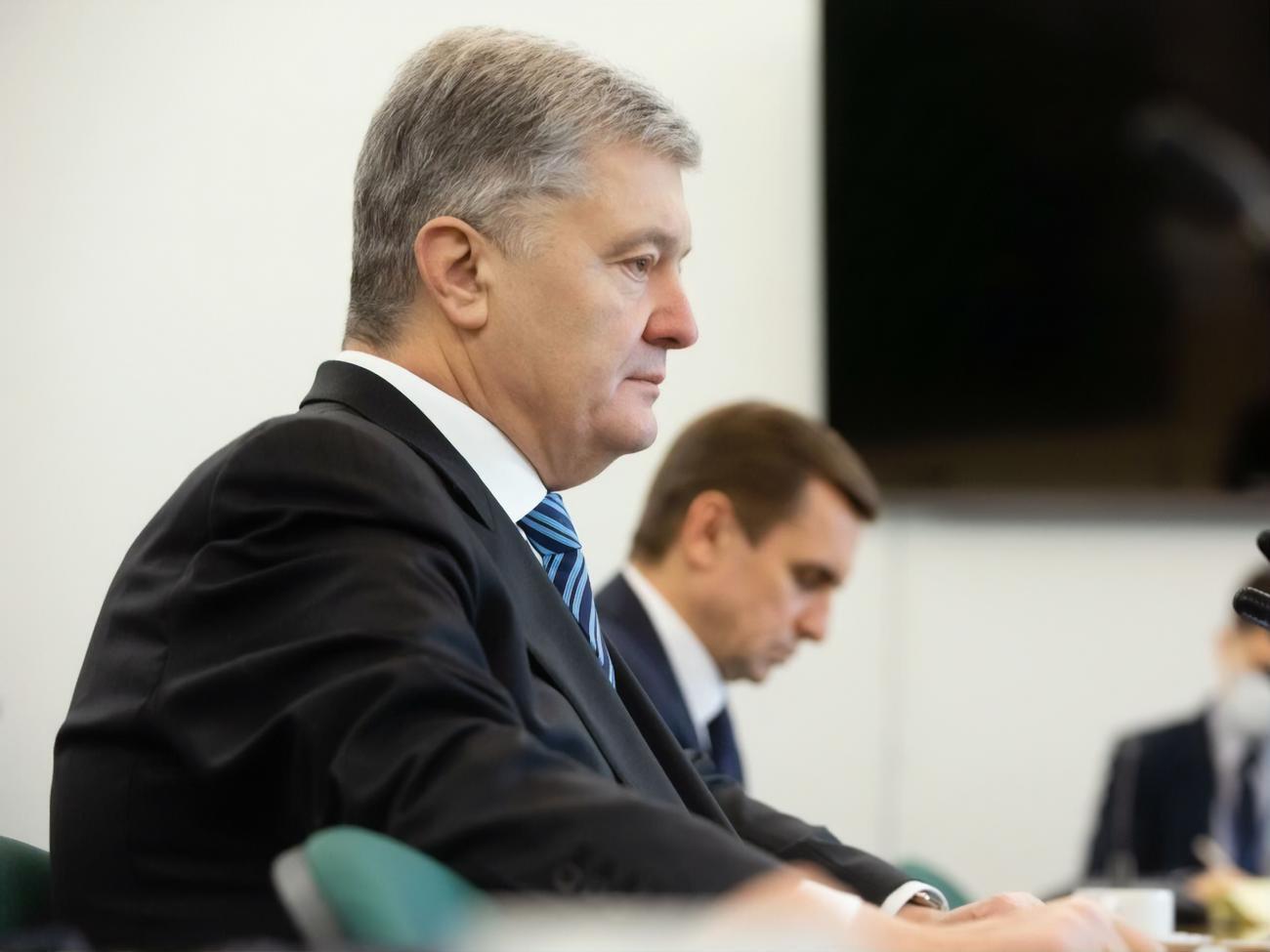Наразі Порошенко перебуває у Брюсселі, повідомили в його партії