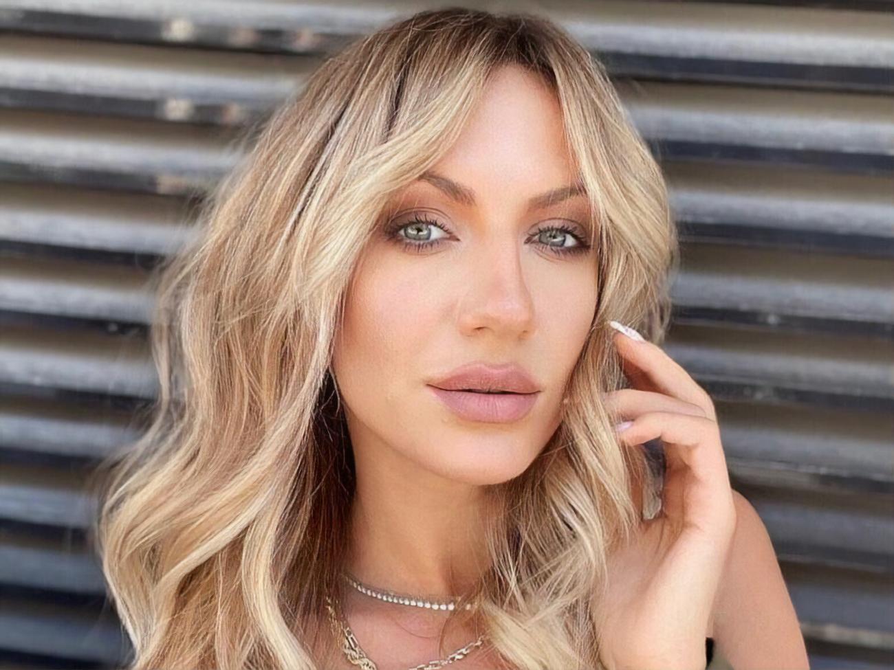 Нікітюк: ...ніколи нічого собі не жалійте. Хтось поїхав відпочивати на острови, я зробила простіше, за такі самі гроші купила собі колготки